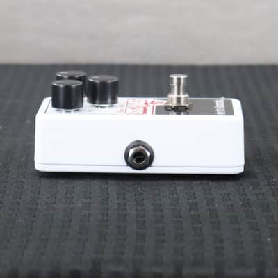 Electro-Harmonix Nano Big Muff Pi Distortion / Sustainer White / Black / Red image 3