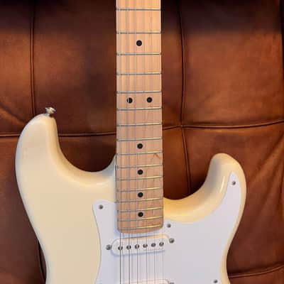 Fender Eric Clapton Artist Series Stratocaster with Vintage Noiseless Pickups 2001 - Present Olympic White image 3