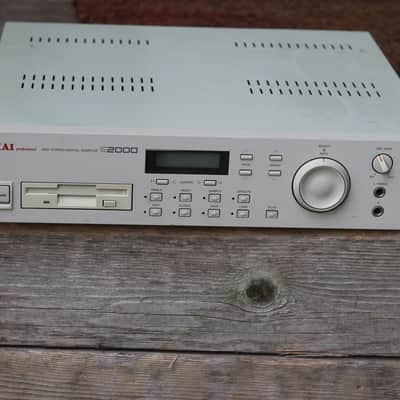Akai S2000 MIDI Stereo Digital Sampler 1995 - White