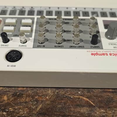 Korg Volca Sample Digital Sample Sequencer 2010s - White image 3