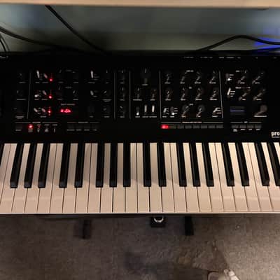 Korg Prologue 8 Polyphonic 49-Key 8-Voice Analog Synthesizer 2018 - Present - Black/Wood