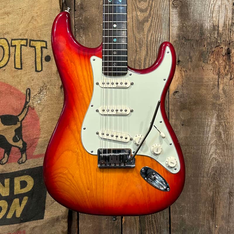 Fender American Deluxe Stratocaster with Rosewood Fretboard 2002 - Aged Cherry Burst image 1