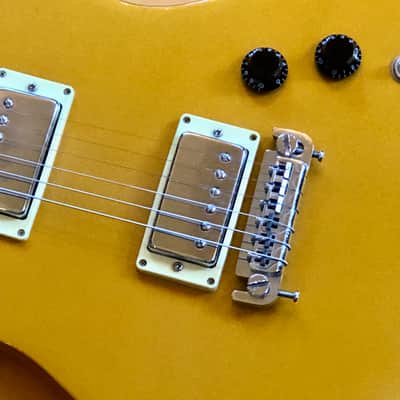 NEW Fernandes Dragonfly Electric Guitar Gold Sparkle Finish Double cutaway NOS image 5