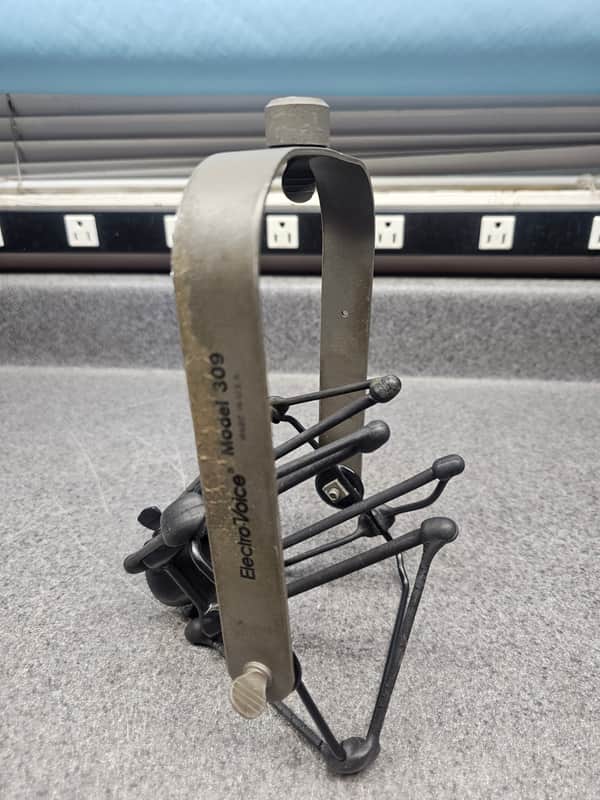 Electro-Voice Microphone Shock Mount for RE Series Microphones image 1