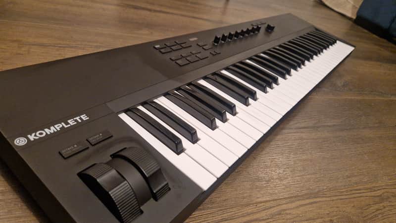 Native Instruments Komplete Kontrol A61 2018 - Present - Black image 1