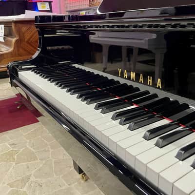 Yamaha PIANOFORTE A MEZZA CODA G2 NERO image 2