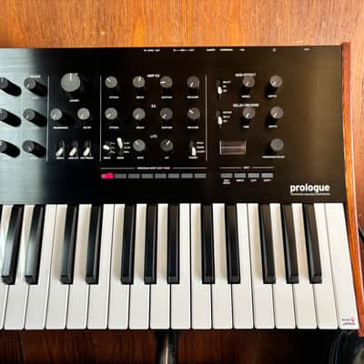 KORG Prologue 8 Polyphonic Hybrid Keyboard Synthesizer w/ gig bag image 3
