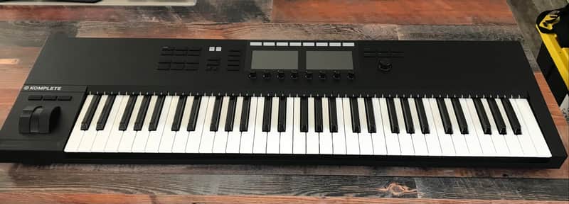 Native Instruments Komplete Kontrol S61 MK2 – Excellent Condition (Mint) image 1