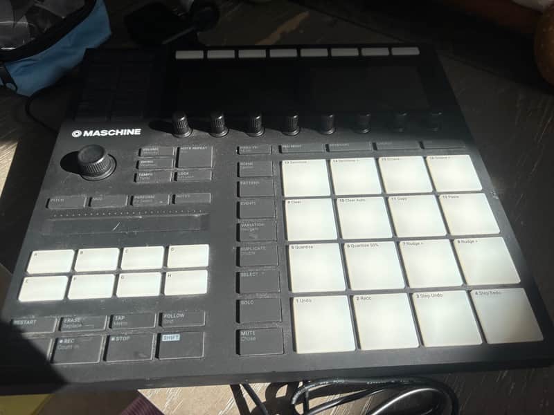 Native Instruments Maschine MKIII 2010s - Black image 1