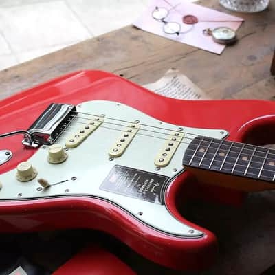 Fender American Vintage II '61 Stratocaster Fiesta Red, HARDCASE image 4