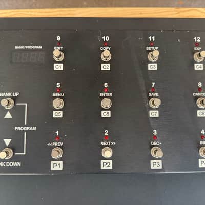 Voodoo Lab GCX Audio Switcher AND Peak FCB8N MIDI Controller Voodoo Lab GCX Audio Switcher AND Peak FCB8N MIDI Controller 2012 - Black image 2