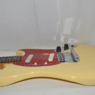 Fender Japan MG69 ' Mustang Yellow White Electric Guitar Ref No 7689 image 8