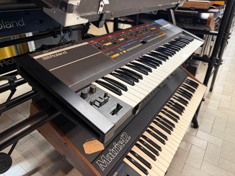 Roland Juno-106 61-Key Programmable Polyphonic Synthesizer 1984 - 1985 - Black image 1