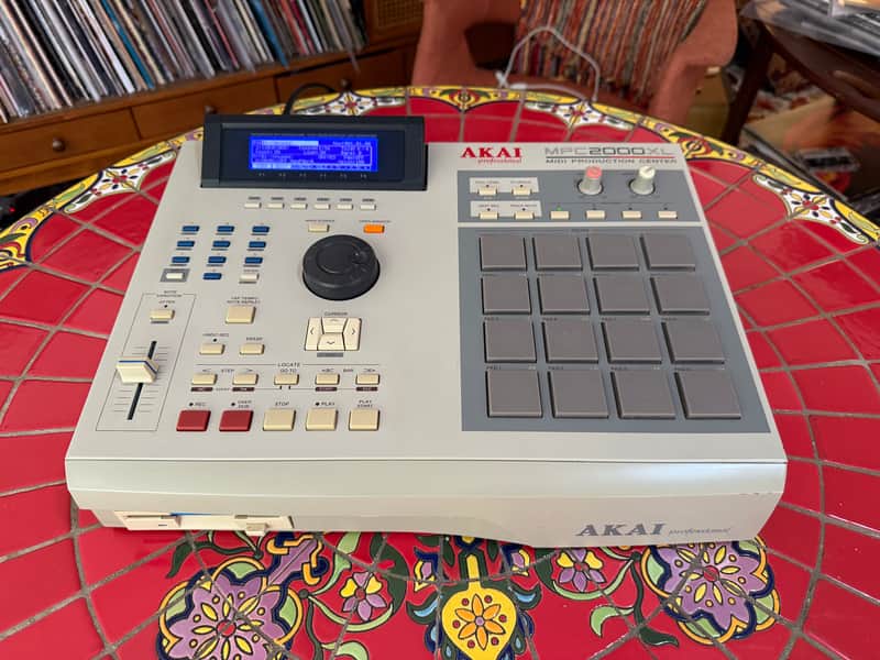Akai MPC2000XL MIDI Production Center