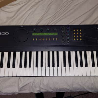 Buy used Yamaha YS200 FM Synthesizer 1988 - Black
