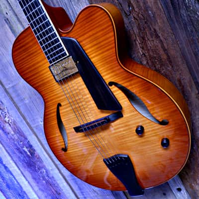 Sadowsky Jim Hall Archtop - Violin Burst image 2