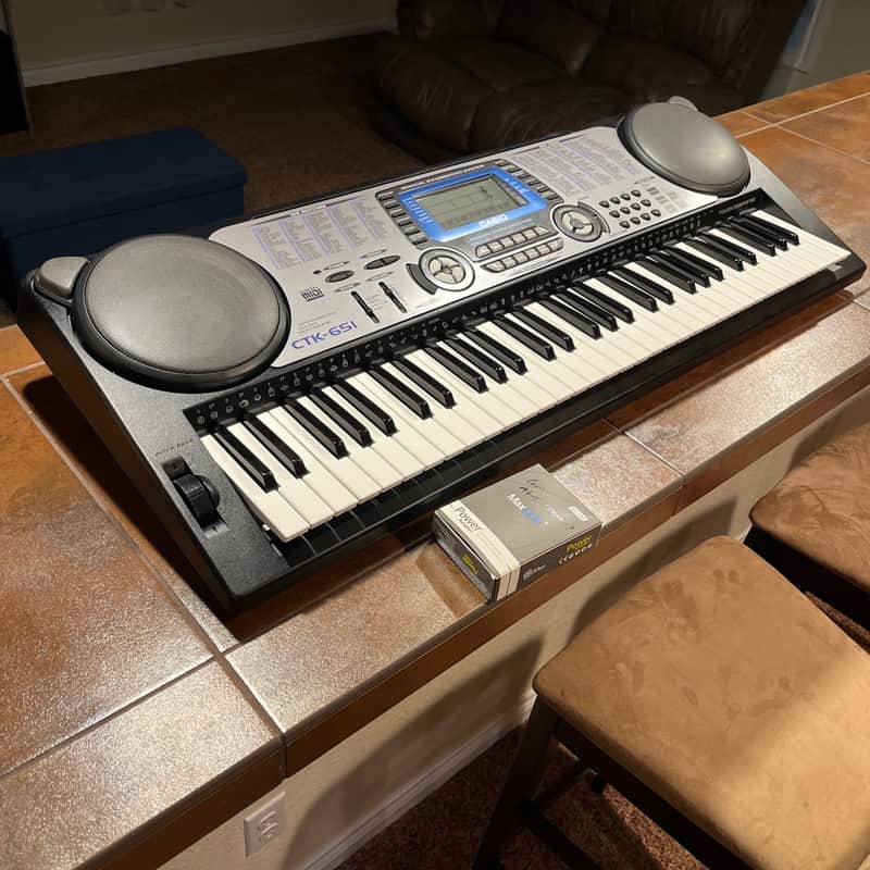CASIO CTK-651 61 KEY SYNTHESIZER 32 SYNTH TONES MULTI TIMBRAL MIDI