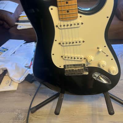 Fender Strat with Maple Fretboard 1987 - 1998 - Black image 2