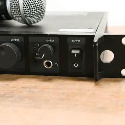 Shure UR4D Wireless Receiver w/ two UR2/SM58 Handheld Mics - L3 Band CG0128M image 2