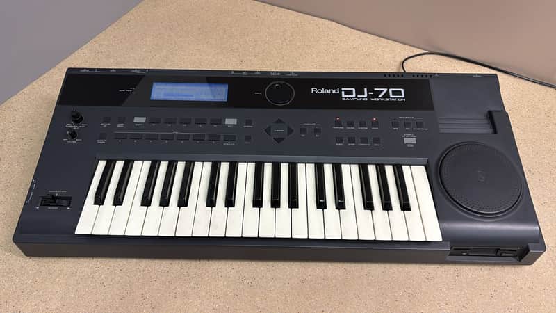 Roland DJ-70 Sampling Workstation 1992 - 1996 - Black image 1