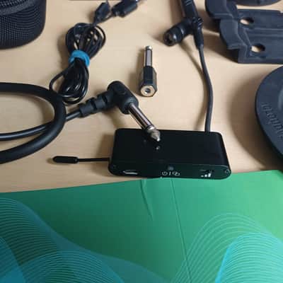 Cloudvocal Isolo GT-10 Wireless microphone system for acoustic guitar image 7