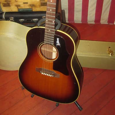1968 GIbson J-45 Sunburst image 2