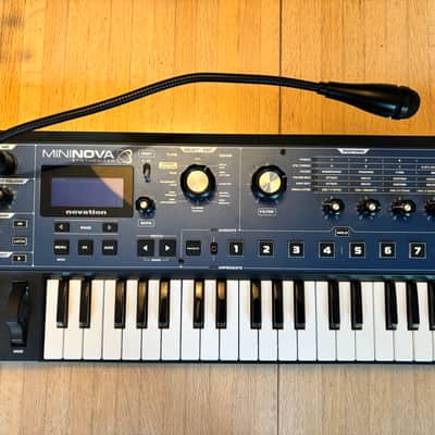 Novation MiniNova 37-Key 18-Voice Synthesizer 2012 - Present - Blue