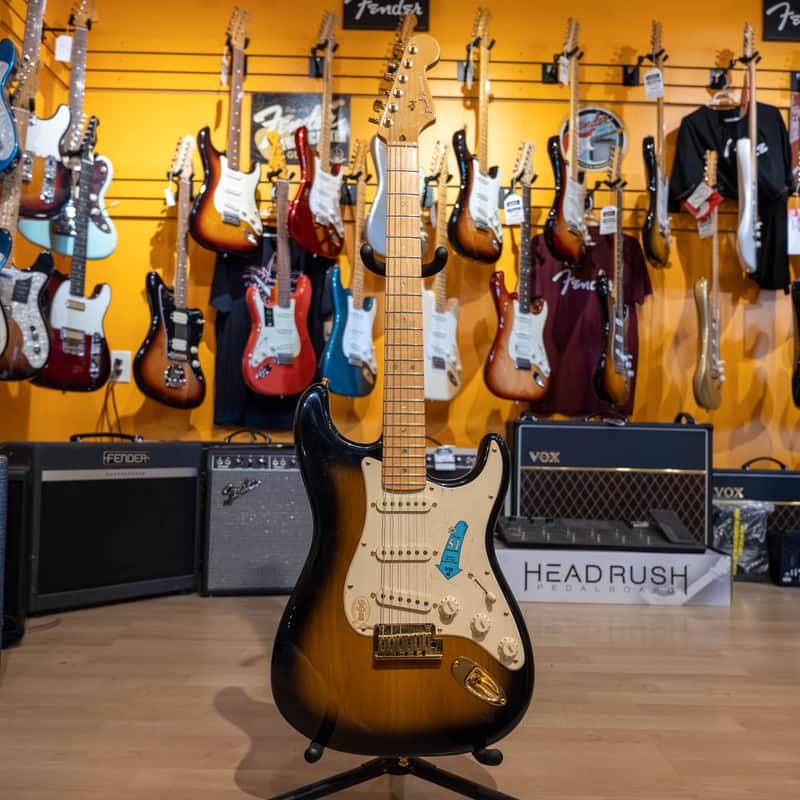 Fender 50th Anniversary American Deluxe Stratocaster Sunburst 2004