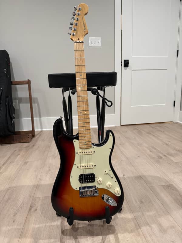2005 Fender American Deluxe Stratocaster HSS – USA – 3-Tone Sunburst – Seymour Duncan JB – OHSC