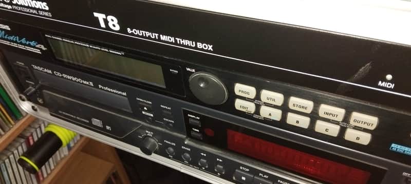 Alesis Midiverb 4 effects unit in very good condition image 1