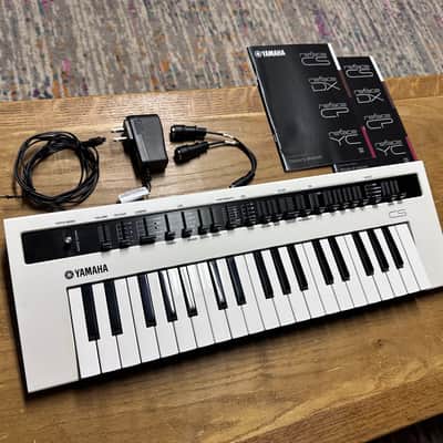 Yamaha Reface CS Mini Mobile Keyboard 2015 - Present - White