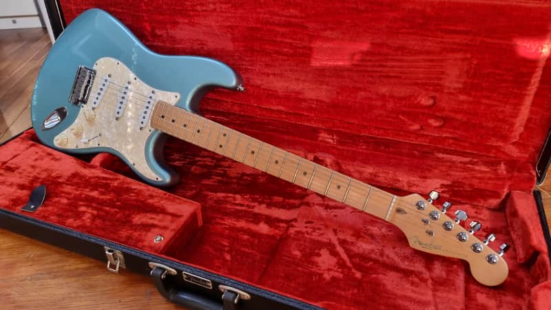 Fender Roadhouse Stratocaster with Maple Fretboard 1997 - 2000 - Teal Green Metallic