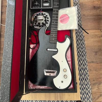 Silvertone 1448 With Case Amp 1962 - 1967 - Black image 1