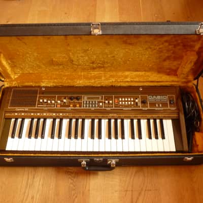 Casio Casiotone 501 great vintage keyboard mint w. case 1982