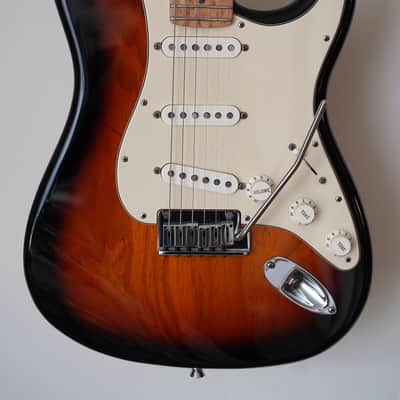 Fender Custom Shop Custom Deluxe Stratocaster | Reverb Canada