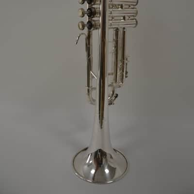 Trompeta Bach Stradivarius pabellón 43 en buen estado. image 17