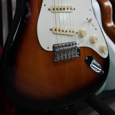 Fender Vintera II '60s Stratocaster with Maple Fretboard 2023 - Present - 3-Color Sunburst image 4
