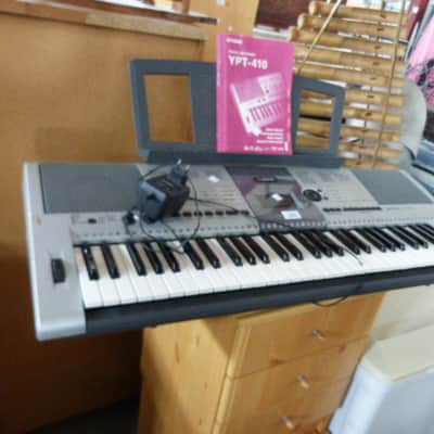 Yamaha YPT 410 with notestand and power suply image 1
