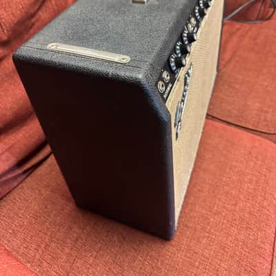 Fender Deluxe Reverb 2-Channel 22-Watt 1x12" Guitar Combo Vintage 1966 Black Panel imagen 4