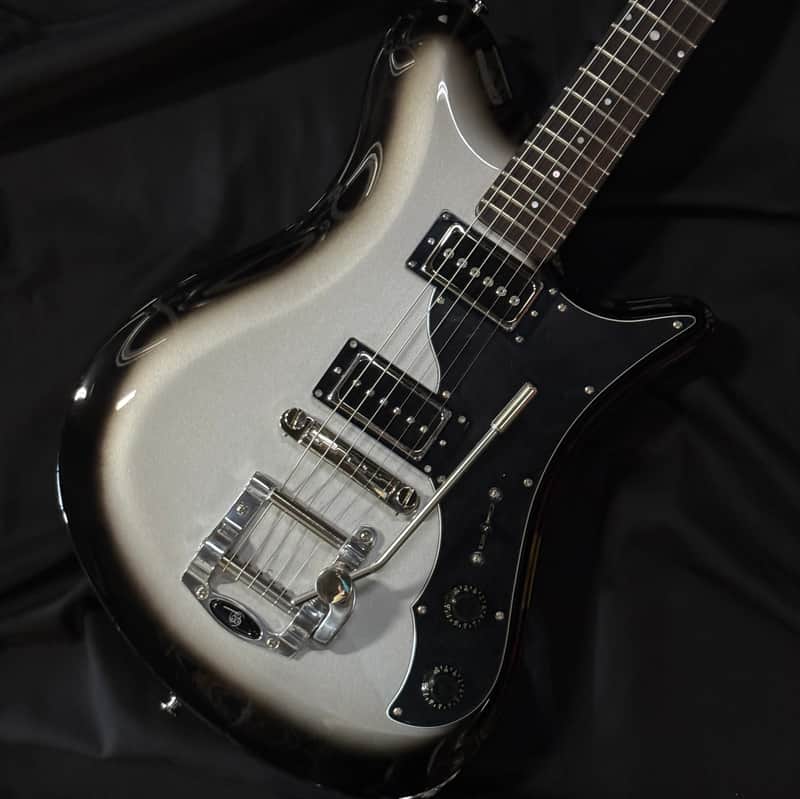 OOPEGG Standard Collection Stormbreaker "Prototype" P90 x 2 w. G5 Vibrato / Silver Burst image 1