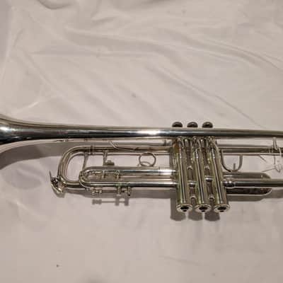 Bach Stradivarius 180S37 Trumpet with Original Case image 4