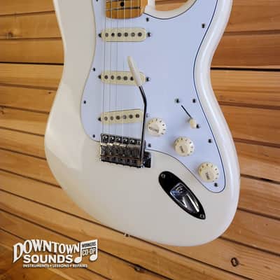2015 Fender Jimi Hendrix Signature Stratocaster with Road Runner Gig Bag - Olympic White, 8lbs image 3