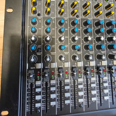 Mackie 1642VLZ4 16-Channel Mic / Line Mixer - Black image 3