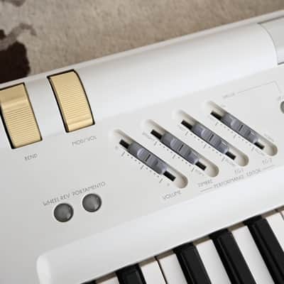 Korg 707 White ***Ultra Rare*** image 2