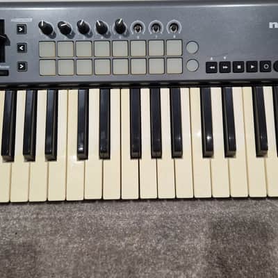 Novation Launchkey 49 - MIDI Keyboard Controller - 49-Key - Fair image 4