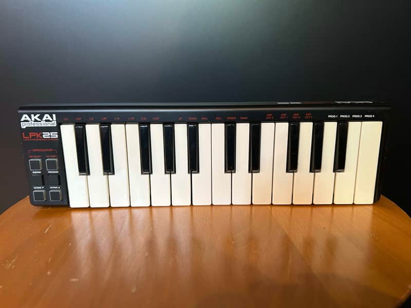 Akai LPK25 2012 - Present - Black image 1