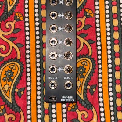 Low-Gain Electronics Short bus 2010’s - Black image 2