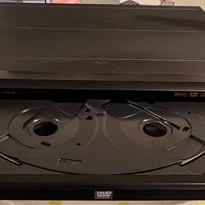 Denon Denon DVM-1805 5-Disc Progressive-Scan DVD Player , Black 2002 - Black metal image 3