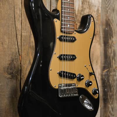 Fender American Deluxe Stratocaster with Rosewood Fretboard 2003 - Montego Black image 9