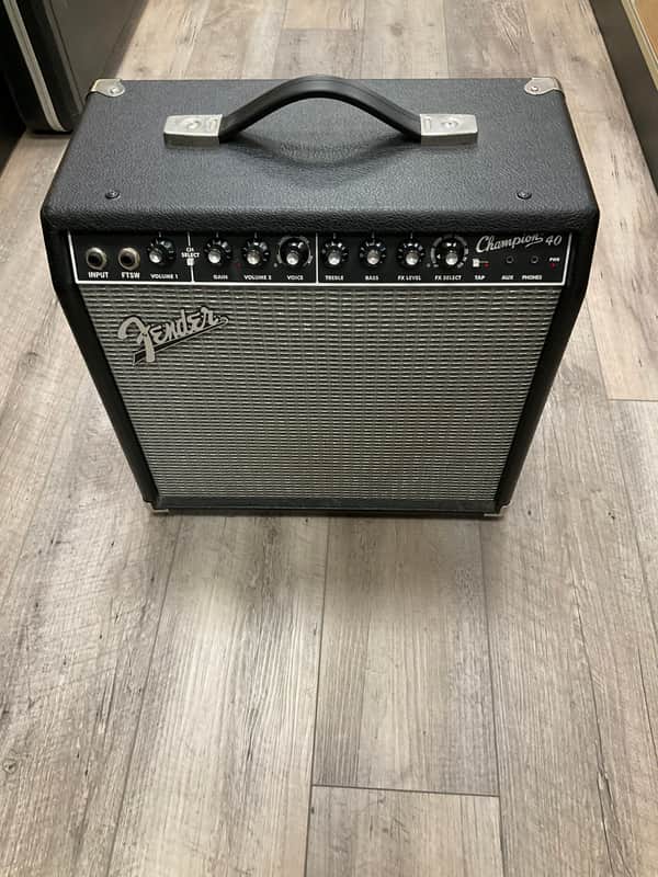 Fender Champion 40 2-Channel 40-Watt 1x12" Guitar Practice Amp 2013 - 2024 - Black image 1